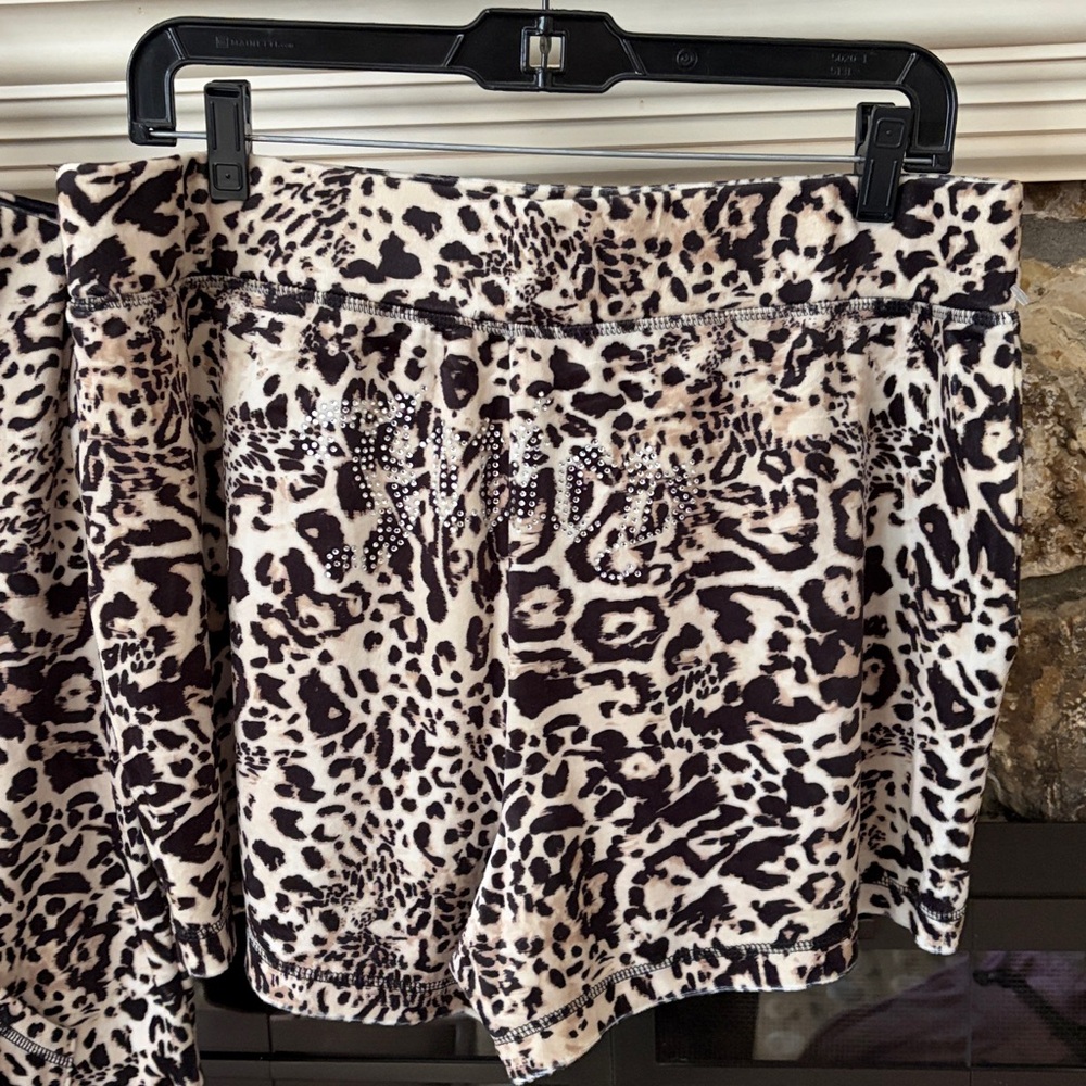 NWT Juicy Couture Velour tracksuit hoodie and shorts set size L choose one set - Picture 6 of 14
